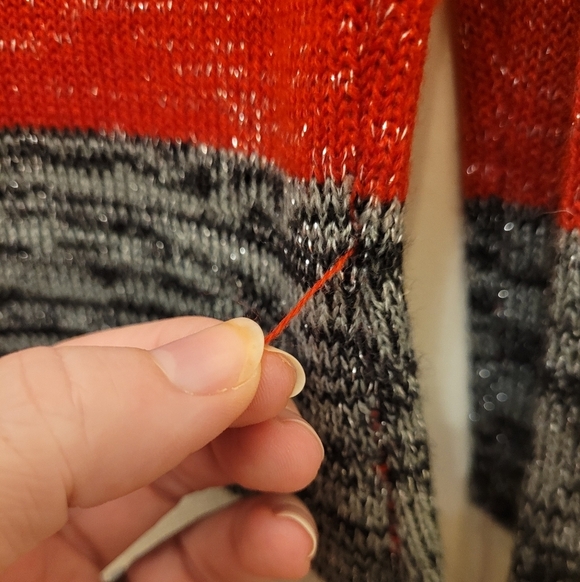 Canyon River Blues Red Black Metallic Button Down Sweater Size Medium - Picture 7 of 11